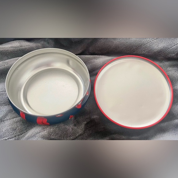 2 Pack Cases and 4 toothbrushes (NEW) + 🎁 Free gift - Picture 2 of 3